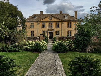Flagstone Walkway Ideas for Gardens and Outdoor Paths