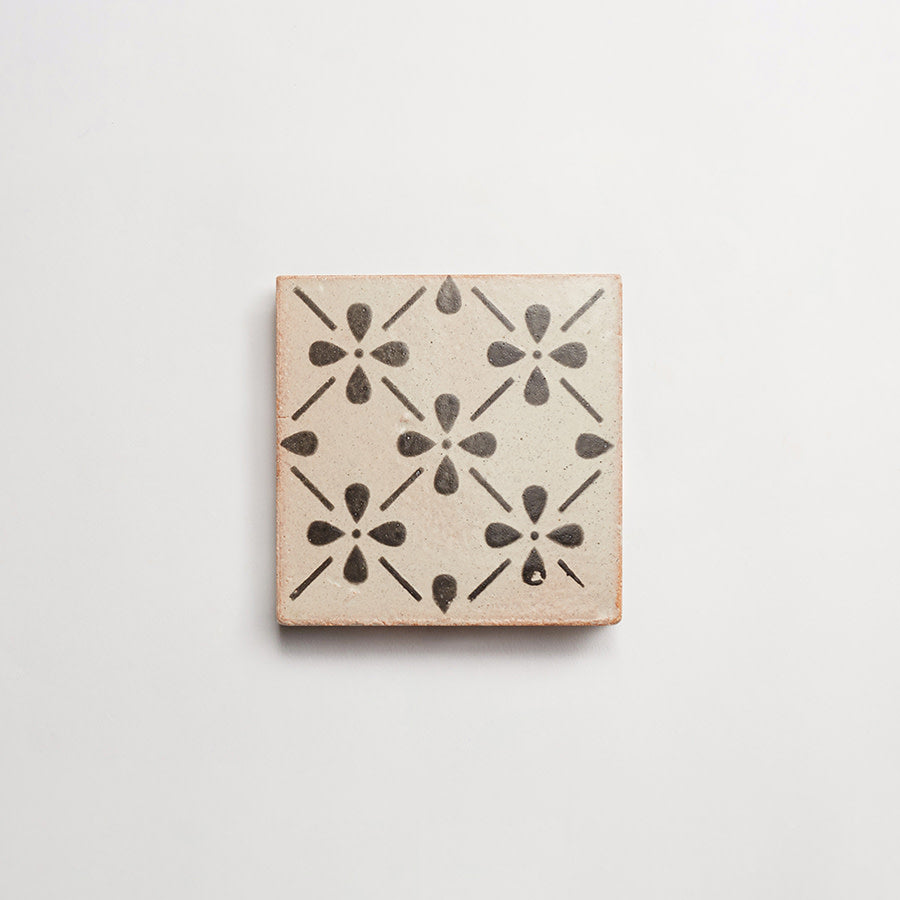 E11300-outer-cle-henna-single-thumbnail-4x4-grey-flower-speck.jpg