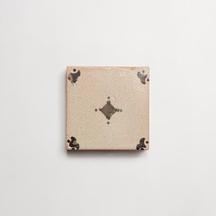 E11308-outer-cle-henna-single-thumbnail-4x4-grey-corner-diamond-speck.jpg